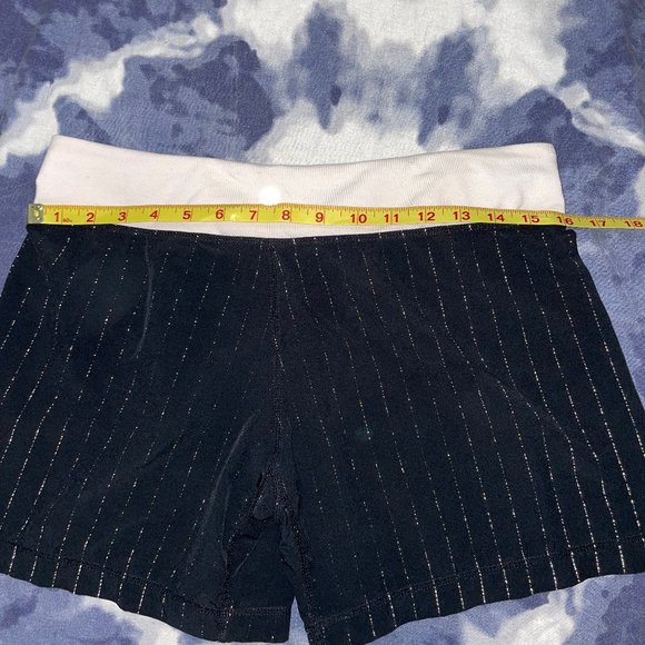 Lululemon Wet. Dry. Warm Shorts Sz 8 - Picture 8 of 8